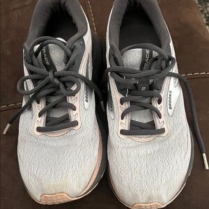 Brooks Women's Athletic Shoes in Gray and Black